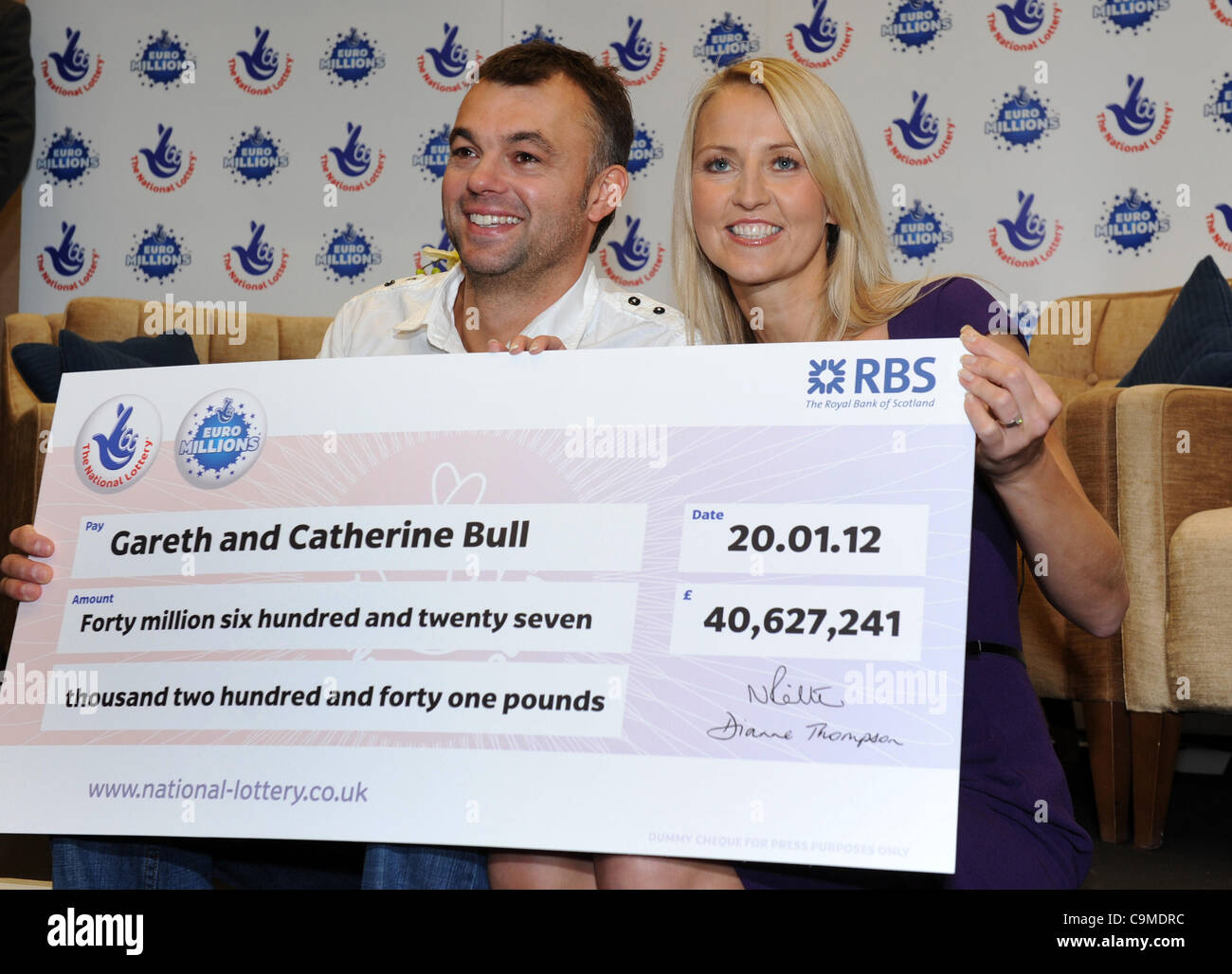 Elizabeth Caruso holding US$1,000,000 check